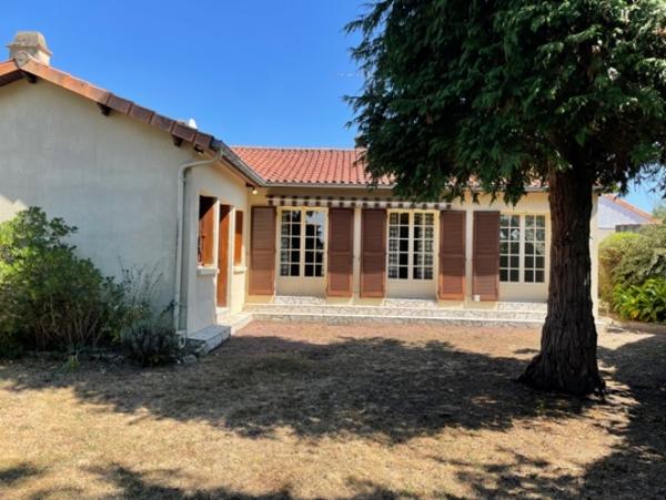 Location Maison 5 pièces Parthenay (79200) - parthenay village