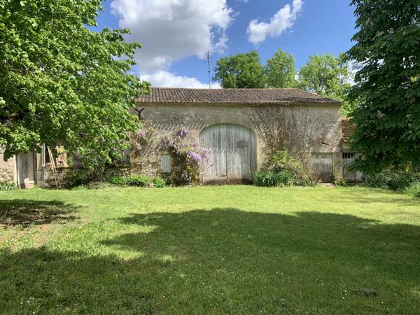 Maison mitoyenne avec 6 chambres, maison d'amis et dépendances