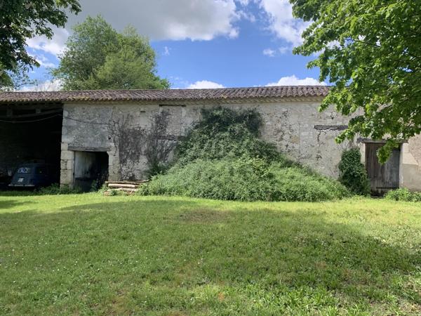Maison mitoyenne avec 6 chambres, maison d'amis et dépendances