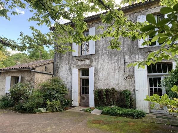 Maison mitoyenne avec 6 chambres, maison d'amis et dépendances