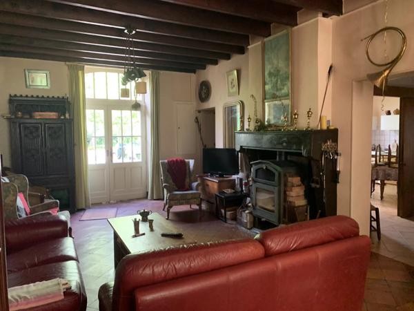Maison mitoyenne avec 6 chambres, maison d'amis et dépendances