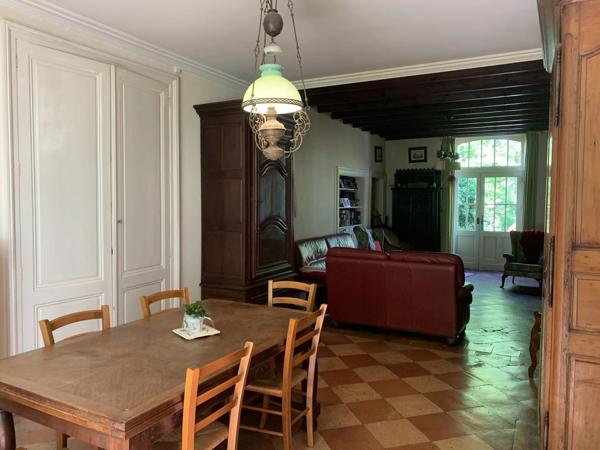 Maison mitoyenne avec 6 chambres, maison d'amis et dépendances