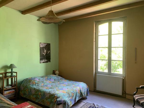 Maison mitoyenne avec 6 chambres, maison d'amis et dépendances