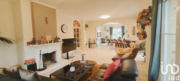 Maison 8 pièces de 259 m² à Gex (01170)