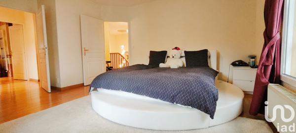 Maison 8 pièces de 259 m² à Gex (01170)