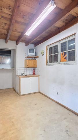 A vendre local commercial de 390 m² avec terrain de 4 540 m², idéal artisan ou commerce