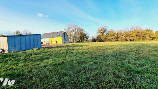 Longère construite en pierre sur 8430 m² de terrain 