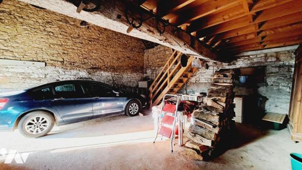 Longère construite en pierre sur 8430 m² de terrain 