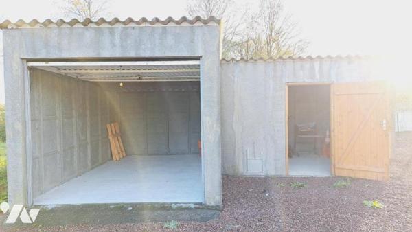 Longère construite en pierre sur 8430 m² de terrain 