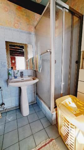 Longère construite en pierre sur 8430 m² de terrain 