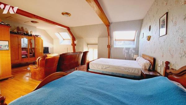 Longère construite en pierre sur 8430 m² de terrain 