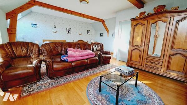 Longère construite en pierre sur 8430 m² de terrain 