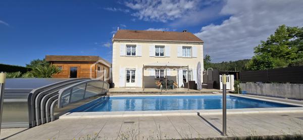 Nichée dans le charmant village de Bouville à 10 minutes de LA FERTE . Proche des commodités urbaines. Dans un environnement d'exception au calme. Venez découvrir cette superbe maison moderne de 140 m² élevée sur sous sol total comprenant : entrée avec rangement, séjour double (environ 40 m²) avec poêle à granulés, cuisine, chambre, WC. A l'étage : palier, 2 chambres, 1 suite parentale (chambre d'environ 19 m²+ dressing + salle d'eau), salle de bains, lingerie, WC. Au sous sol : buanderie, atelier, cave, garage double (environ 38 m²) avec en enfilade une pièce d'environ 46 m². Terrain clos de 1863 m² avec piscine chauffée par une pompe à chaleur (8X4), chalet. DPE C.