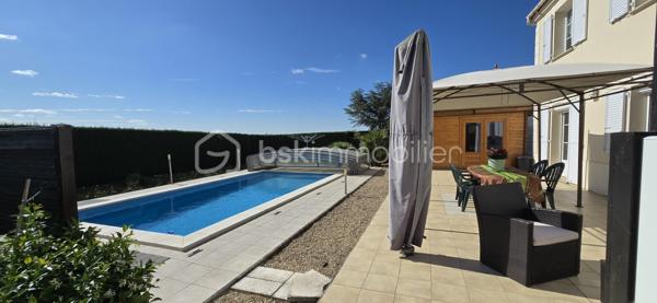 Nichée dans le charmant village de Bouville à 10 minutes de LA FERTE . Proche des commodités urbaines. Dans un environnement d'exception au calme. Venez découvrir cette superbe maison moderne de 140 m² élevée sur sous sol total comprenant : entrée avec rangement, séjour double (environ 40 m²) avec poêle à granulés, cuisine, chambre, WC. A l'étage : palier, 2 chambres, 1 suite parentale (chambre d'environ 19 m²+ dressing + salle d'eau), salle de bains, lingerie, WC. Au sous sol : buanderie, atelier, cave, garage double (environ 38 m²) avec en enfilade une pièce d'environ 46 m². Terrain clos de 1863 m² avec piscine chauffée par une pompe à chaleur (8X4), chalet. DPE C.