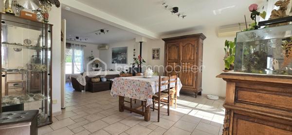 Nichée dans le charmant village de Bouville à 10 minutes de LA FERTE . Proche des commodités urbaines. Dans un environnement d'exception au calme. Venez découvrir cette superbe maison moderne de 140 m² élevée sur sous sol total comprenant : entrée avec rangement, séjour double (environ 40 m²) avec poêle à granulés, cuisine, chambre, WC. A l'étage : palier, 2 chambres, 1 suite parentale (chambre d'environ 19 m²+ dressing + salle d'eau), salle de bains, lingerie, WC. Au sous sol : buanderie, atelier, cave, garage double (environ 38 m²) avec en enfilade une pièce d'environ 46 m². Terrain clos de 1863 m² avec piscine chauffée par une pompe à chaleur (8X4), chalet. DPE C.
