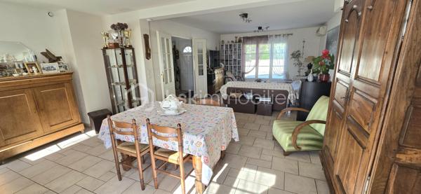 Nichée dans le charmant village de Bouville à 10 minutes de LA FERTE . Proche des commodités urbaines. Dans un environnement d'exception au calme. Venez découvrir cette superbe maison moderne de 140 m² élevée sur sous sol total comprenant : entrée avec rangement, séjour double (environ 40 m²) avec poêle à granulés, cuisine, chambre, WC. A l'étage : palier, 2 chambres, 1 suite parentale (chambre d'environ 19 m²+ dressing + salle d'eau), salle de bains, lingerie, WC. Au sous sol : buanderie, atelier, cave, garage double (environ 38 m²) avec en enfilade une pièce d'environ 46 m². Terrain clos de 1863 m² avec piscine chauffée par une pompe à chaleur (8X4), chalet. DPE C.