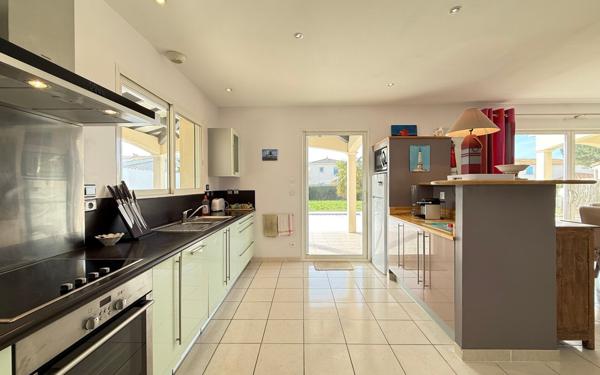 Maison à vendre    5 pièces •  Saint-Palais-sur-Mer