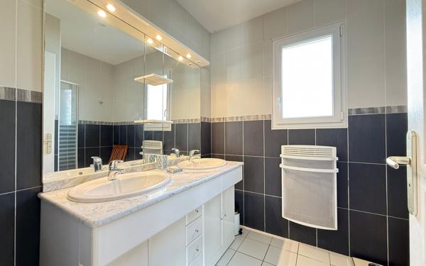 Maison à vendre    5 pièces •  Saint-Palais-sur-Mer