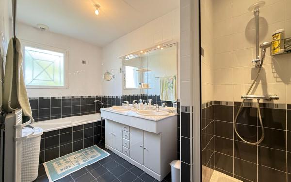 Maison à vendre    5 pièces •  Saint-Palais-sur-Mer