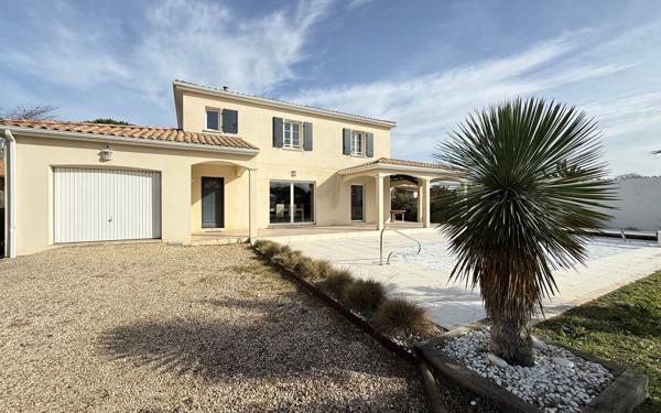 Maison à vendre    5 pièces •  Saint-Palais-sur-Mer