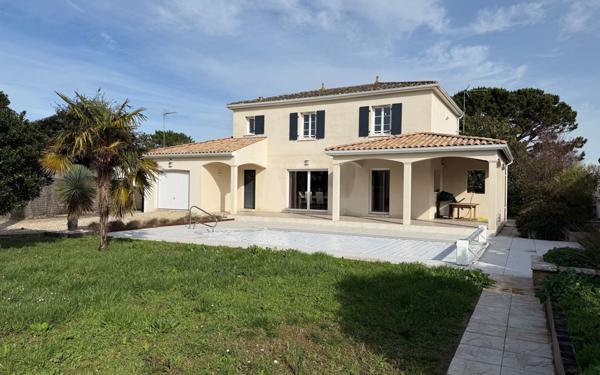 Maison à vendre    5 pièces •  Saint-Palais-sur-Mer