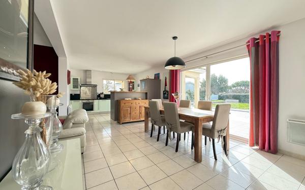 Maison à vendre    5 pièces •  Saint-Palais-sur-Mer