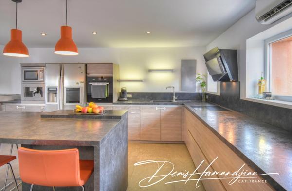 Dpt MIONNAY (01), à vendre maison 175 m² - 4 chambres - Terrain de 1056,00 m² avec piscine
