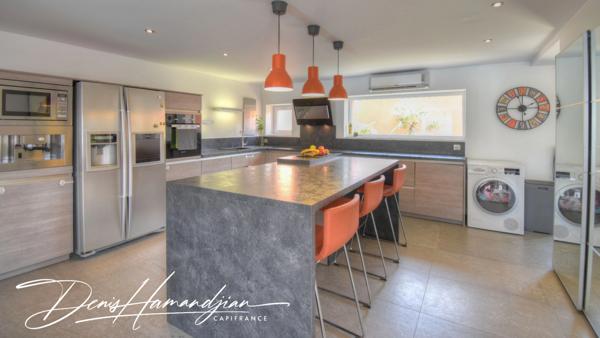 Dpt MIONNAY (01), à vendre maison 175 m² - 4 chambres - Terrain de 1056,00 m² avec piscine