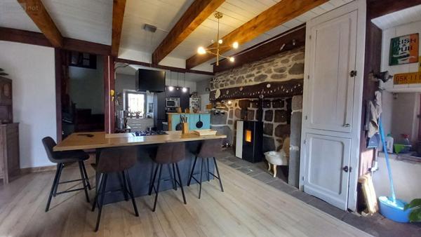Propriete à vendre à Saint-Saturnin dans le Cantal (15190), ref : FG/2484