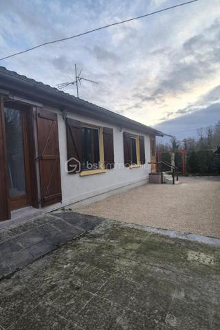 💎 COUP DE CŒUR – Maison 120 m² avec chalet indépendant, au calme absolu
Dans un environnement paisible et recherché, venez découvrir cette charmante maison d’environ 120 m², offrant un cadre de vie idéal entre confort et sérénité.
Dès l’entrée, vous serez séduit par son cachet, sa luminosité et son atmosphère chaleureuse.
Entrée véranda, salon, une pièce avec un poêle a granule (bureau ou chambre) , cuisine équipée et aménagée, véranda, une chambre, un bureau ou (ou chambre), une salle d'eau et WC ,une dépendance , un cellier , une cave , et un grand garage et jardin 
SANS VIS A VIS 


✨ Les + qui font la différence :
Surface généreuse de 120 m²
Véranda
Chalet indépendant ,grand garage 
Jardin agréable pour profiter des beaux jours
Environnement calme et sans nuisance
Maison fonctionnelle et lumineuse