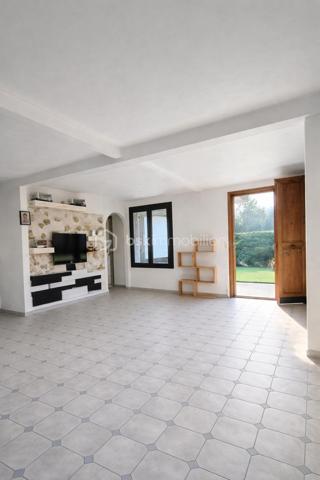 💎 COUP DE CŒUR – Maison 120 m² avec chalet indépendant, au calme absolu
Dans un environnement paisible et recherché, venez découvrir cette charmante maison d’environ 120 m², offrant un cadre de vie idéal entre confort et sérénité.
Dès l’entrée, vous serez séduit par son cachet, sa luminosité et son atmosphère chaleureuse.
Entrée véranda, salon, une pièce avec un poêle a granule (bureau ou chambre) , cuisine équipée et aménagée, véranda, une chambre, un bureau ou (ou chambre), une salle d'eau et WC ,une dépendance , un cellier , une cave , et un grand garage et jardin 
SANS VIS A VIS 


✨ Les + qui font la différence :
Surface généreuse de 120 m²
Véranda
Chalet indépendant ,grand garage 
Jardin agréable pour profiter des beaux jours
Environnement calme et sans nuisance
Maison fonctionnelle et lumineuse