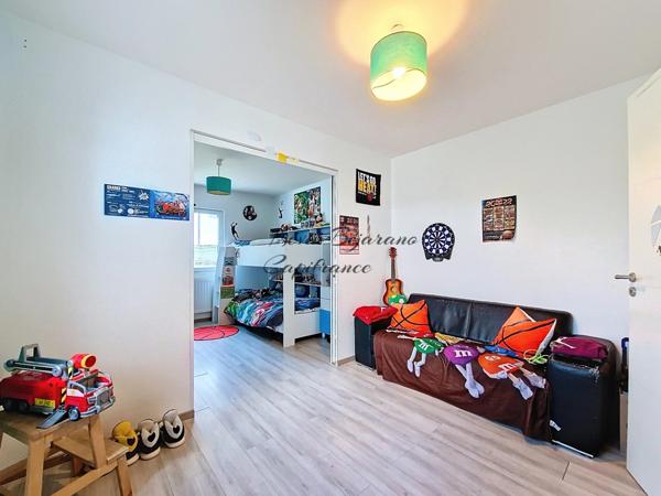 BEAUMONT – Maison individuelle – 130 m² habitables – 3 chambres – terrain clos de 663 m² sans vis-à-vis