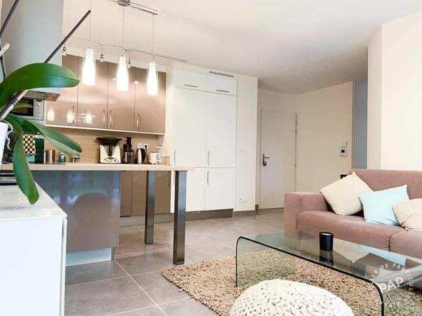 Appartement à vendre    3 pièces •  Toulon