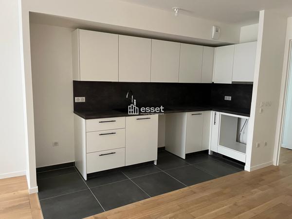 Location Appartement 4 pièces 88.19 m² - Courbevoie 92400
