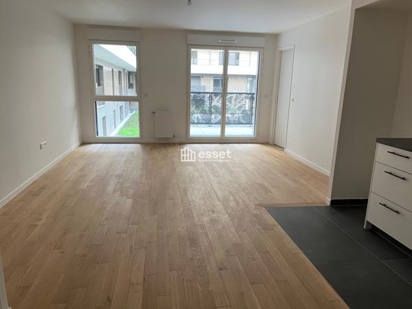 Location Appartement 4 pièces 88.19 m² - Courbevoie 92400