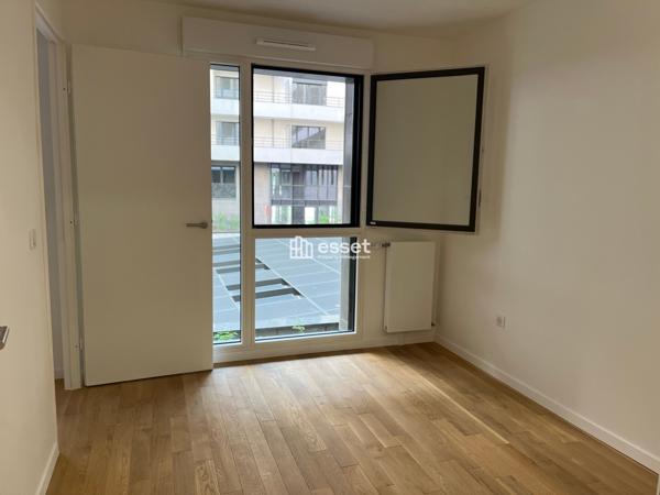 Location Appartement 4 pièces 88.19 m² - Courbevoie 92400
