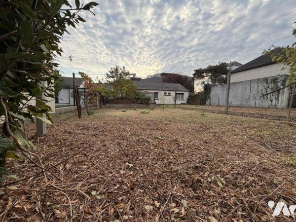 TOURS NORD – MAISON DE PLAIN-PIED À RÉNOVER AVEC TROIS CHAMBRES ET GARAGE