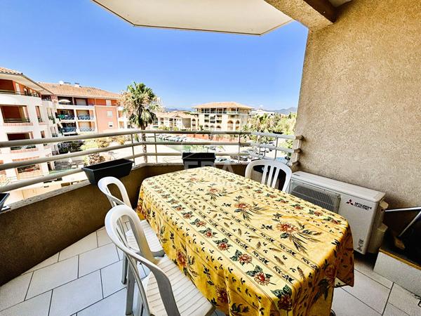Port Fréjus .T2 rénové avec vue marina & box