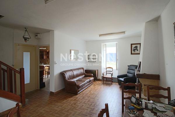 MONTOIR DE BRETAGNE Maison à rénover de 110 m² trois chambres avec terrain et dépendances