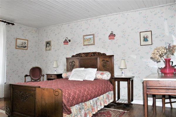 Côtes d'Armor 22150 Plouguenast. Maison en pierres, 4 chambres + Terrain constructible avec garage et abri de jardin