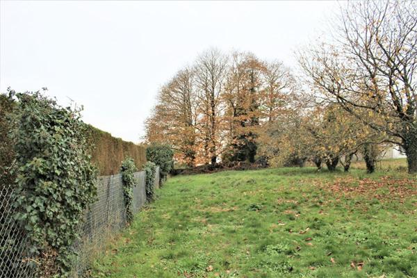 Côtes d'Armor 22150 Plouguenast. Maison en pierres, 4 chambres + Terrain constructible avec garage et abri de jardin