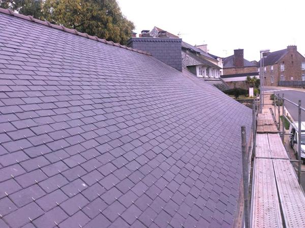 Côtes d'Armor 22150 Plouguenast. Maison en pierres, 4 chambres + Terrain constructible avec garage et abri de jardin