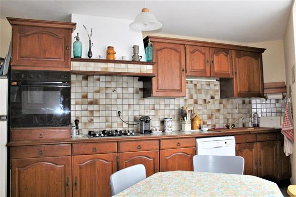 Côtes d'Armor 22150 Plouguenast. Maison en pierres, 4 chambres + Terrain constructible avec garage et abri de jardin