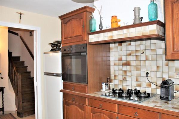 Côtes d'Armor 22150 Plouguenast. Maison en pierres, 4 chambres + Terrain constructible avec garage et abri de jardin