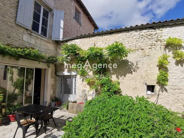 Maison à SAINT-JEAN-D'ANGELY, 17400 - 12 pièces 287m²