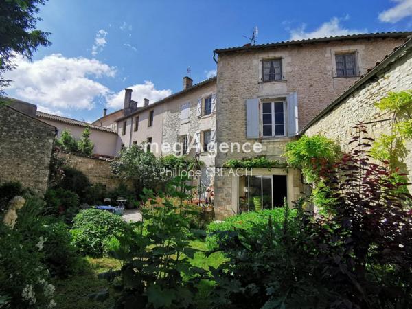 Maison à SAINT-JEAN-D'ANGELY, 17400 - 12 pièces 287m²