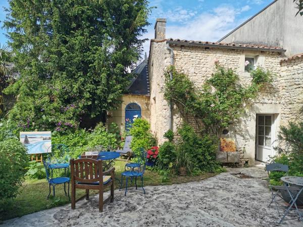 Maison à SAINT-JEAN-D'ANGELY, 17400 - 12 pièces 287m²