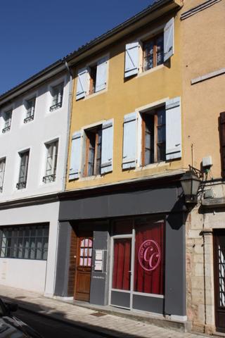 Immeuble à vendre TOURNUS (71) Appt T4-83m2 (loué) + (Local commercial) à 129 000 €