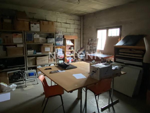 Nestenn Igny - Commerce et logement indépendant proche de Place de la Ferme avec ses commerces et transports en communs, idéale activité professionnelle, investissement locatif ou projet de réaménagement, promoteur.