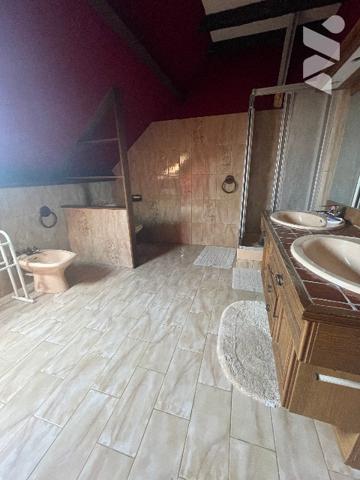 TOURY Pavillon avec beau potentiel sous-sol total, étage et jardin clos